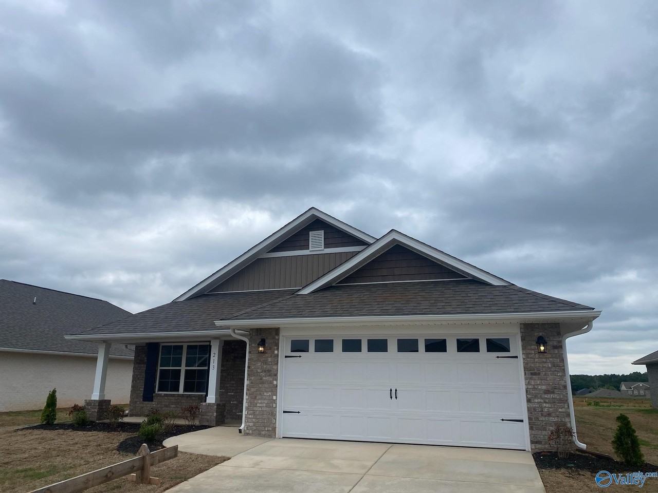 213 Alonzo Toney Dr - Photo 2 of 25