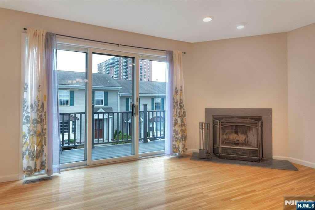 124 Panorama Dr - Photo 3 of 29