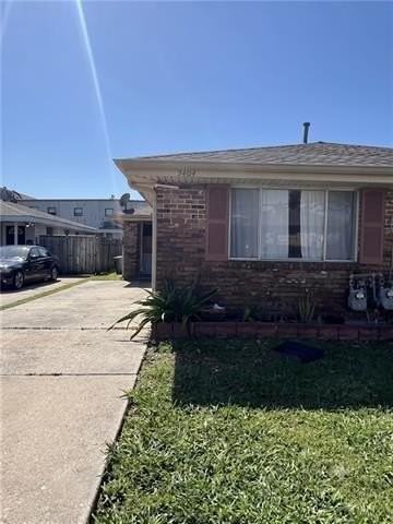2404 Athania Pkwy - Photo 2 of 9