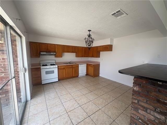 2404 Athania Pkwy - Photo 3 of 9