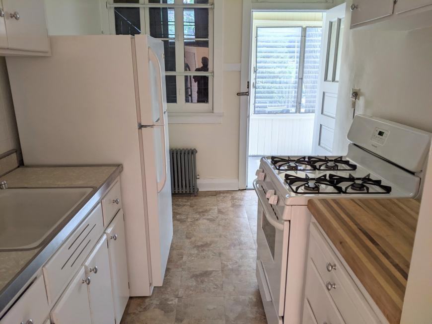 1407 W Jarvis Ave - Photo 4 of 10