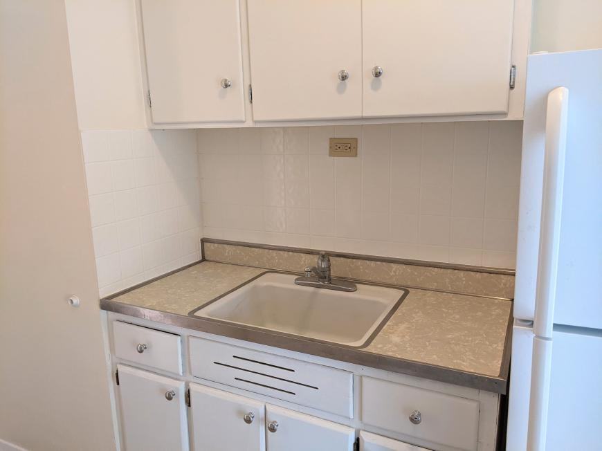1407 W Jarvis Ave - Photo 5 of 10