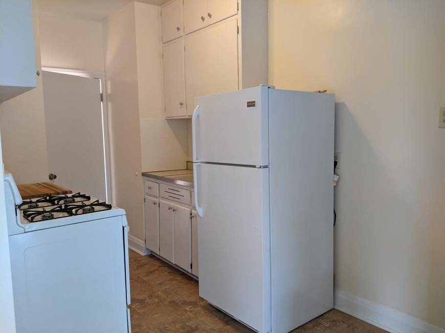 1407 W Jarvis Ave - Photo 6 of 10