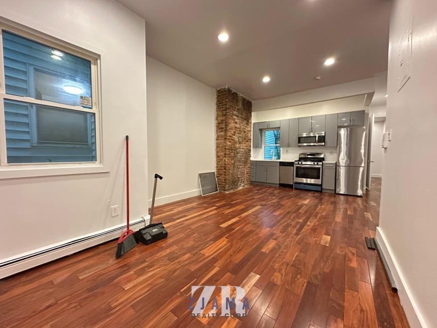 1424 Flatbush Ave - Photo 2 of 7