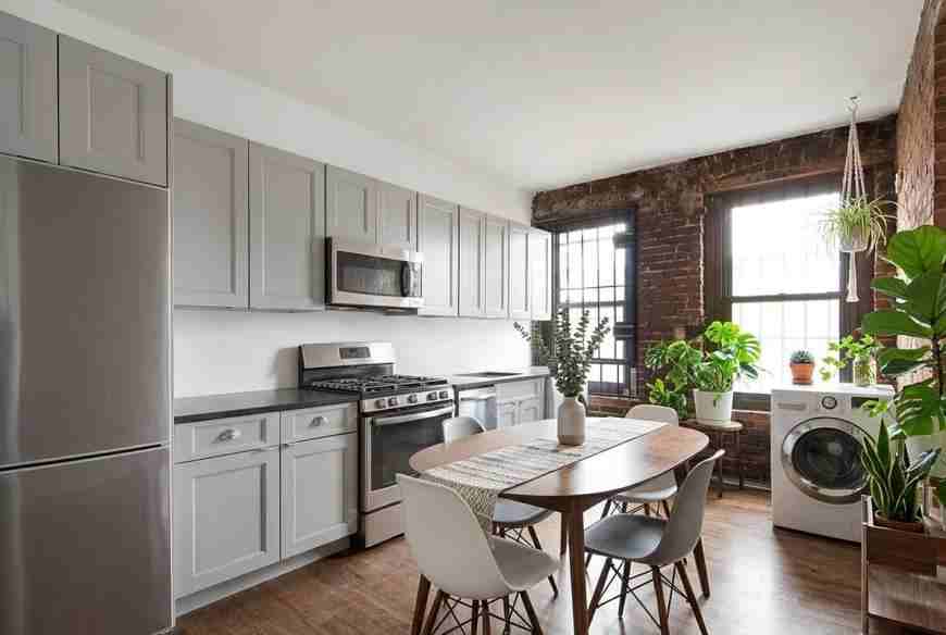 106 Ridge St - Photo 2 of 9