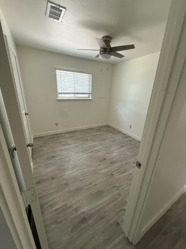 1908 Kerry Dr - Photo 3 of 7
