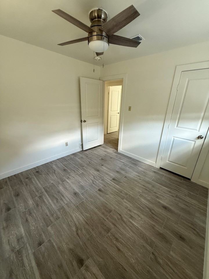 1908 Kerry Dr - Photo 4 of 7