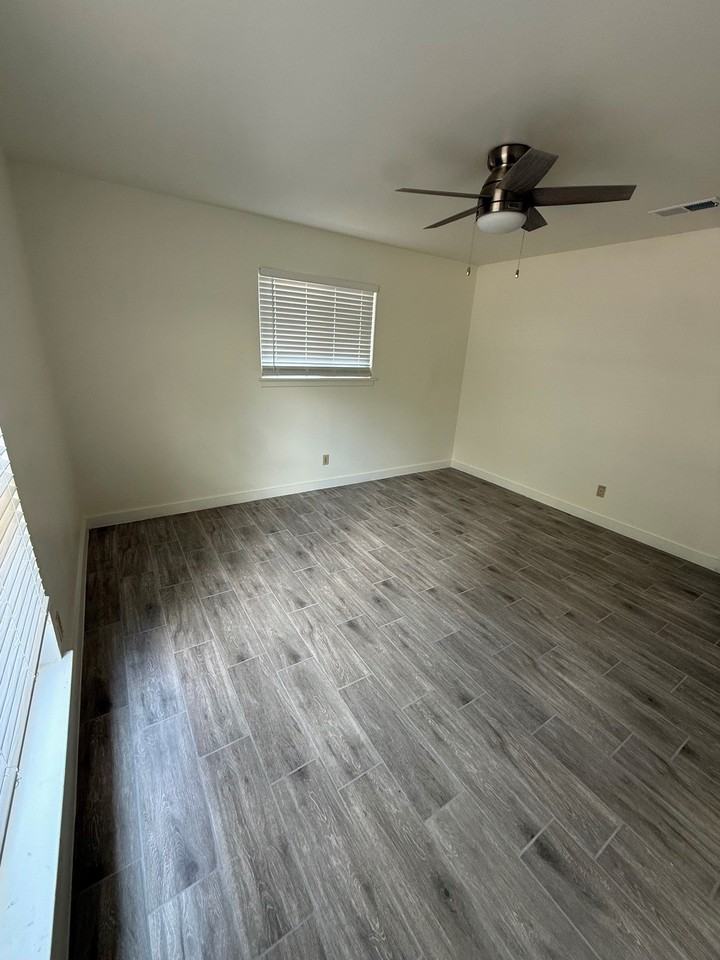 1908 Kerry Dr - Photo 5 of 7