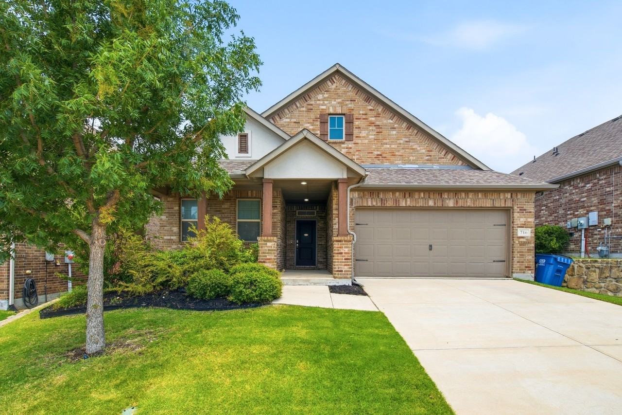 716 Monarch Ln