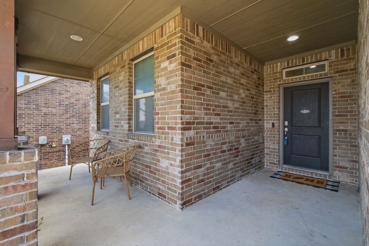 716 Monarch Ln - Photo 2 of 23