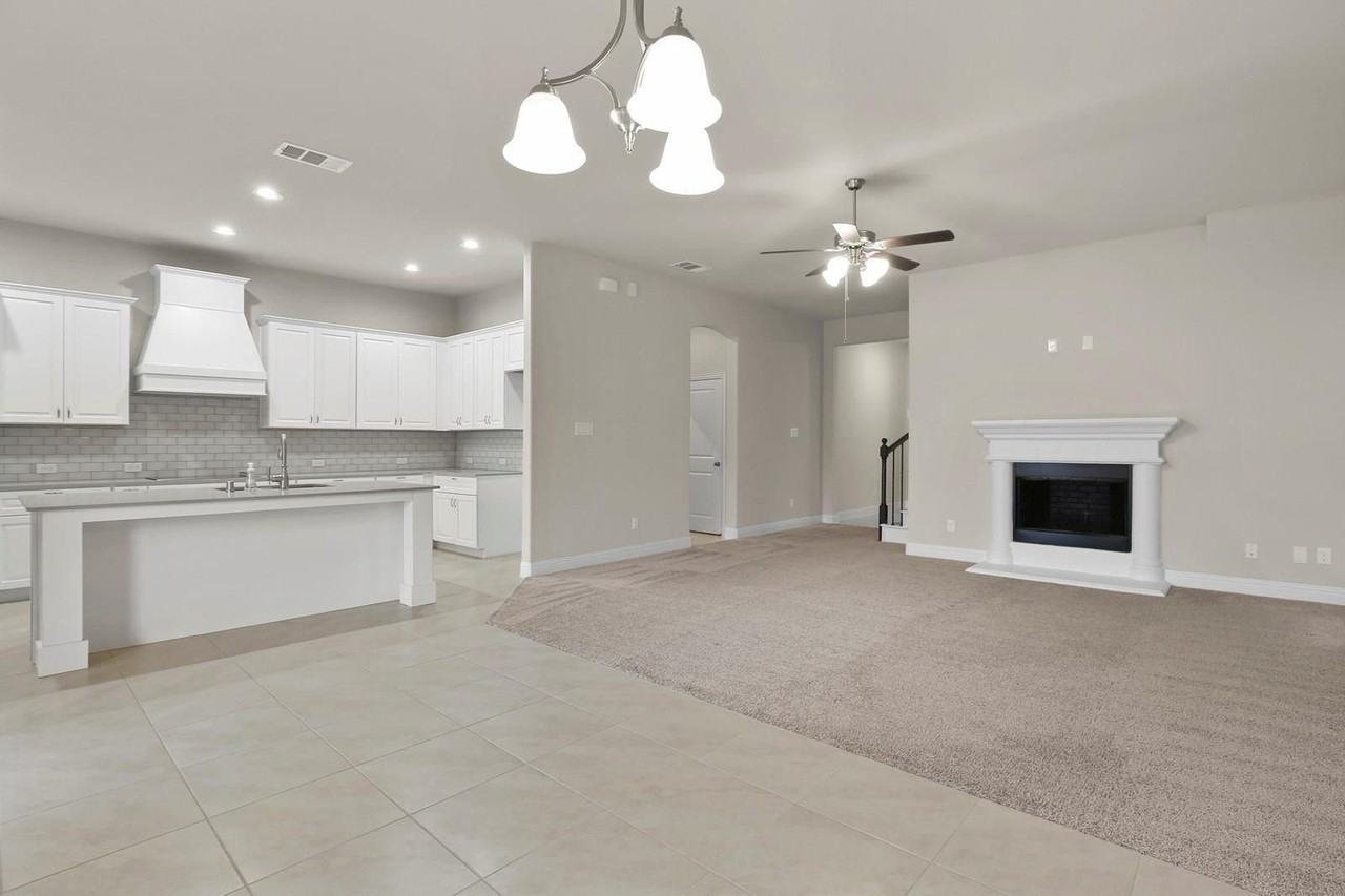 1316 Hudson Ln - Photo 6 of 20