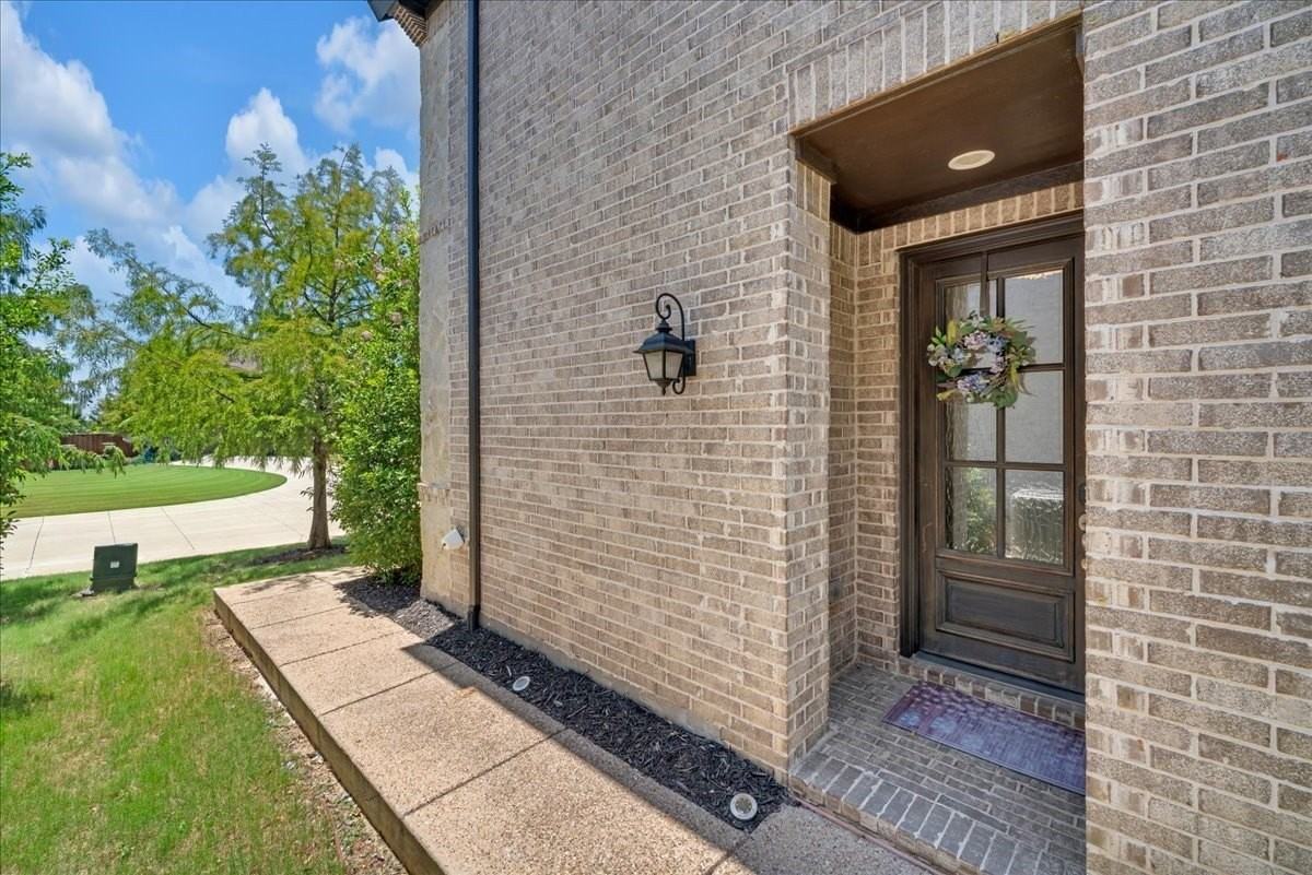 3905 Saint Ives Ln - Photo 3 of 32