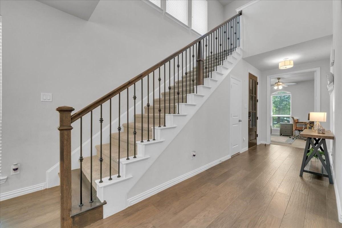 3905 Saint Ives Ln - Photo 5 of 32