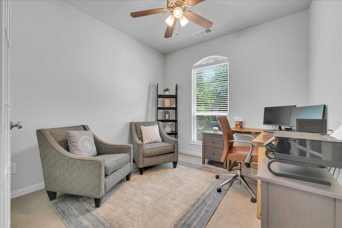 3905 Saint Ives Ln - Photo 6 of 32