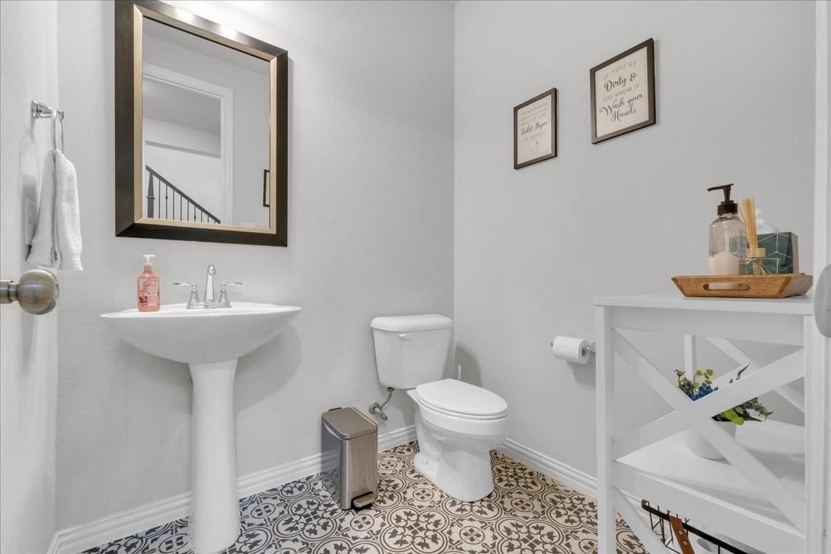3905 Saint Ives Ln - Photo 7 of 32