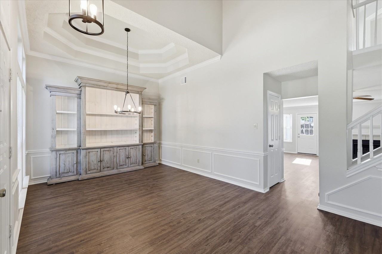 318 Lodge Rd - Photo 6 of 35