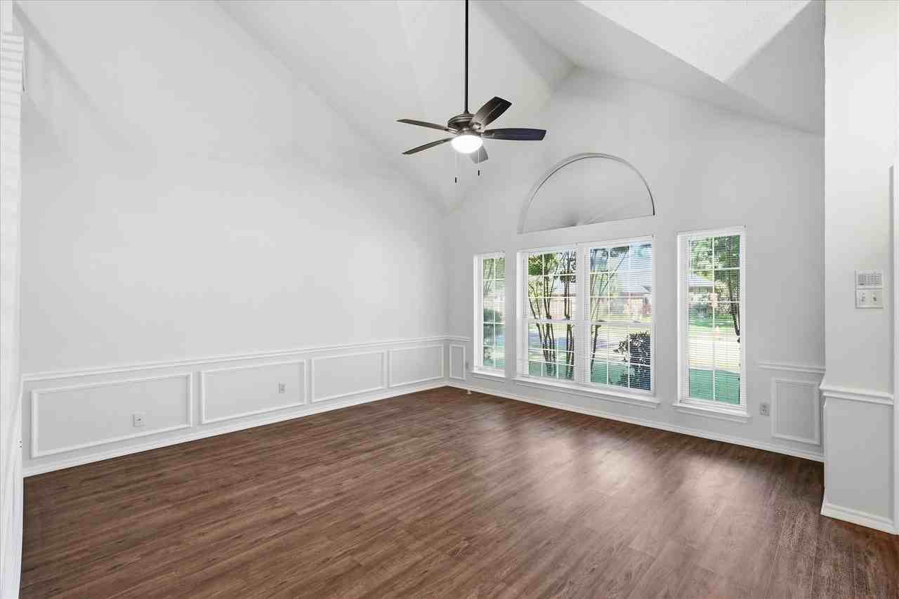 318 Lodge Rd - Photo 7 of 35