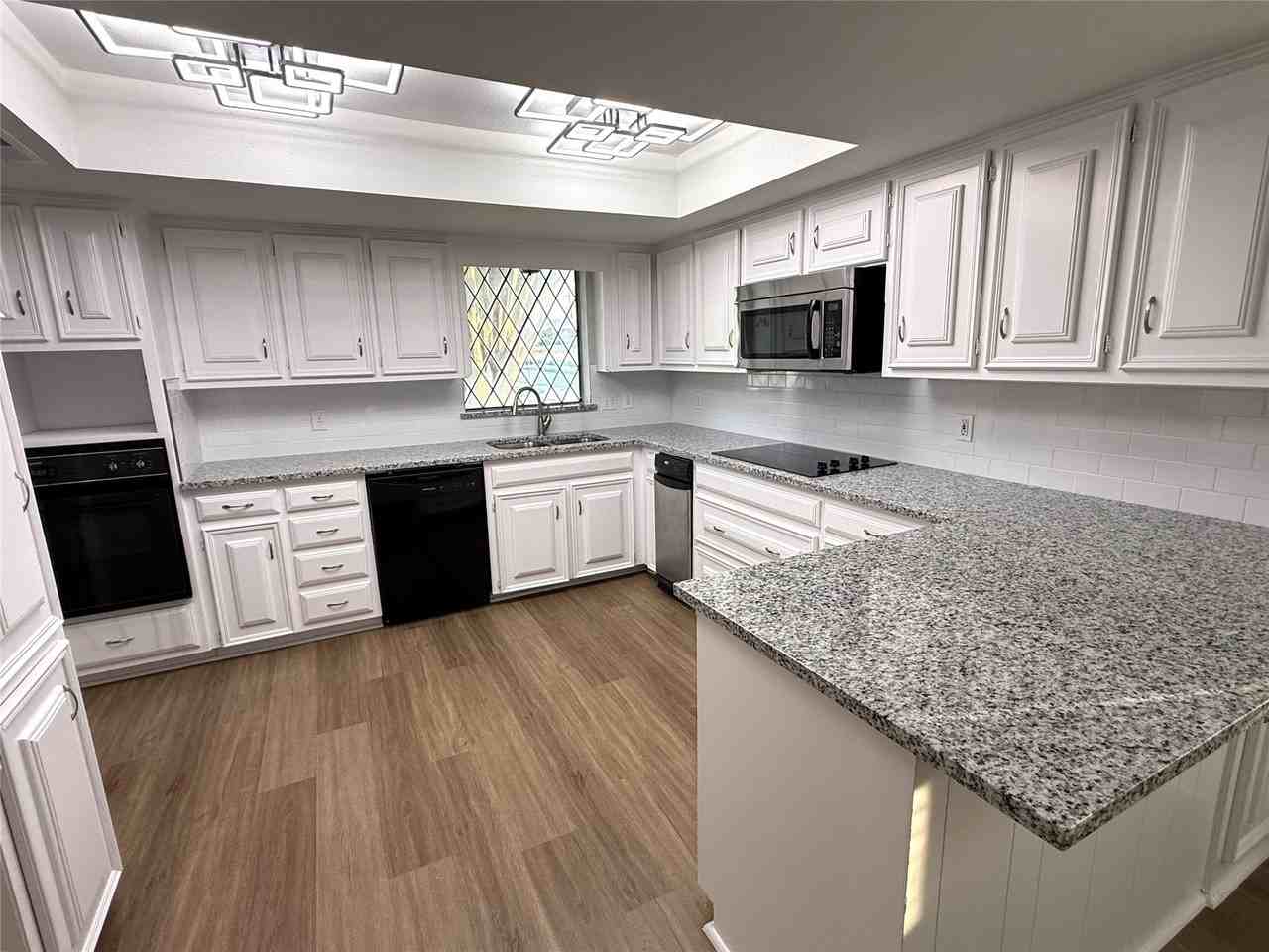 1543 Chisolm Trl - Photo 5 of 24
