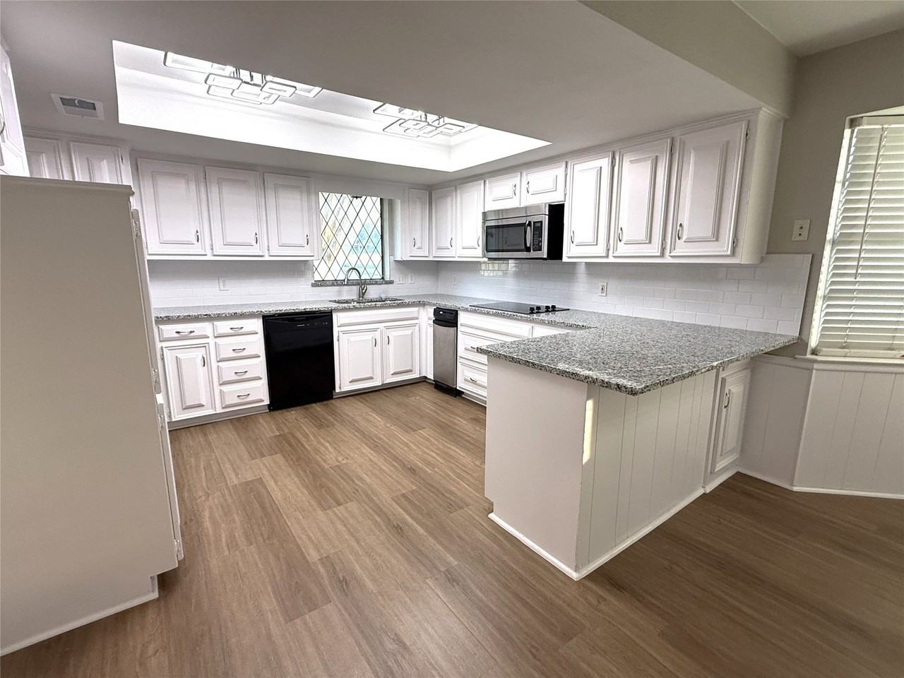 1543 Chisolm Trl - Photo 6 of 24