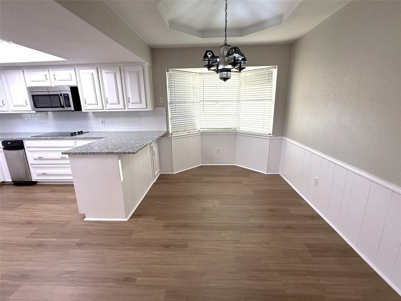 1543 Chisolm Trl - Photo 7 of 24