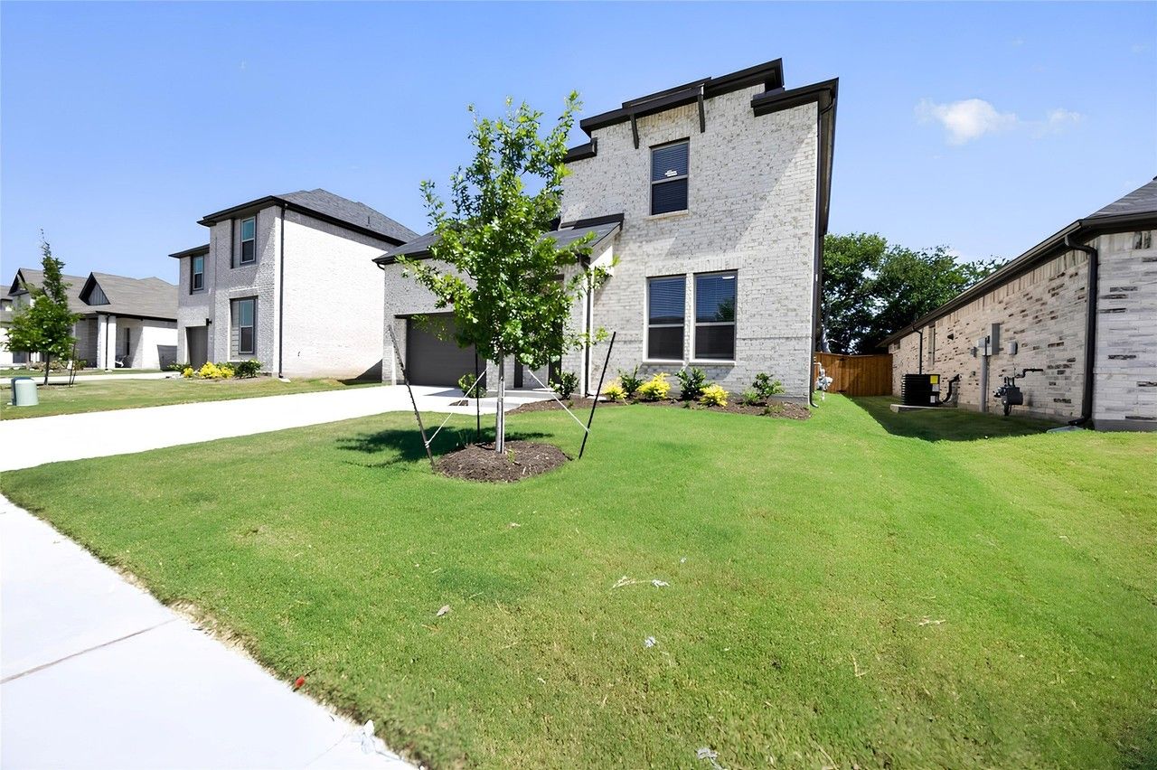 3508 Brazos Dr - Photo 2 of 37