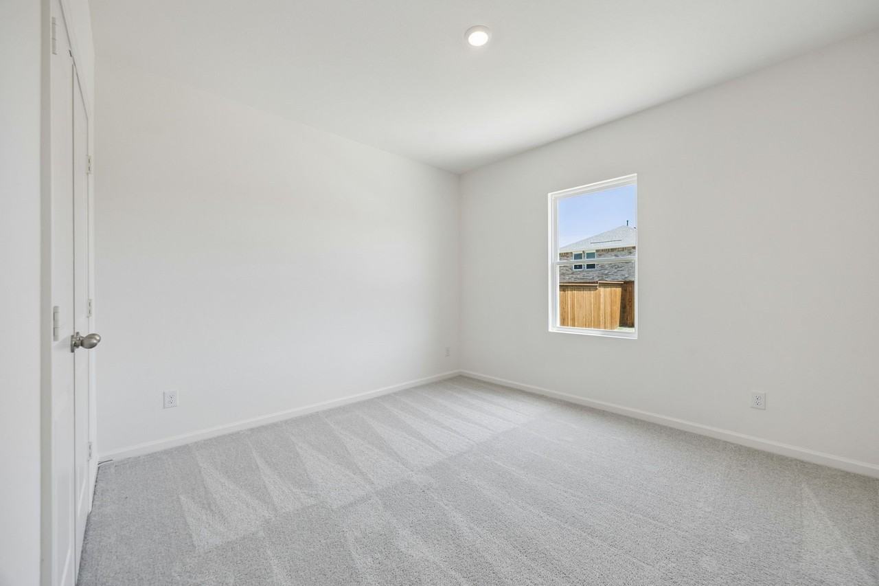 14200 Donahue St - Photo 6 of 27