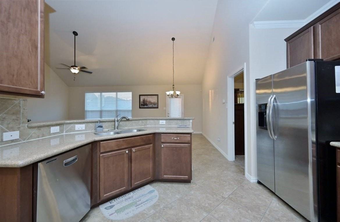 4212 Bridgestone Dr - Photo 6 of 38