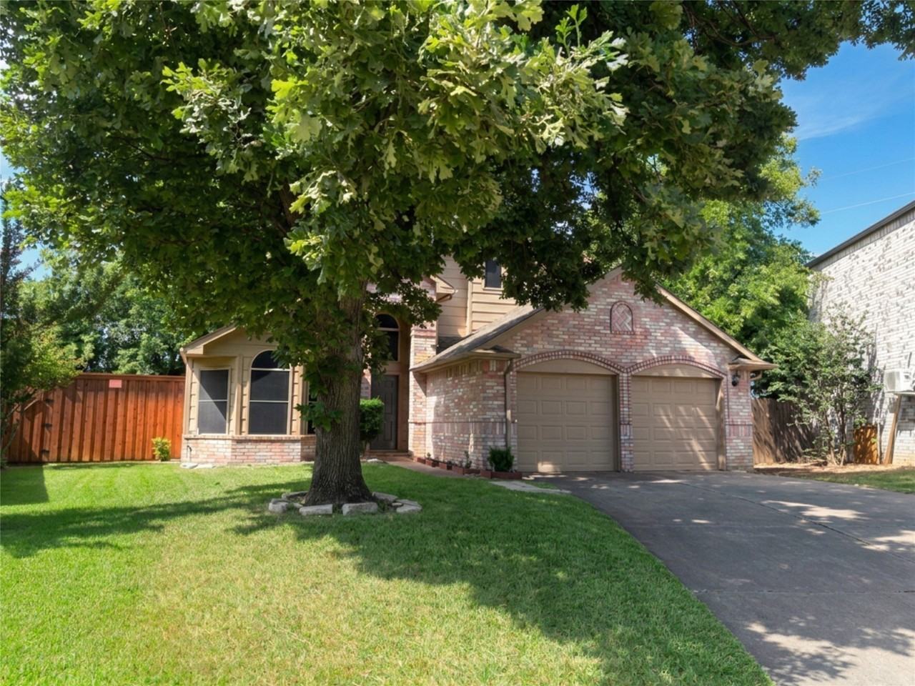 1404 Daffodil Ln - Photo 2 of 16