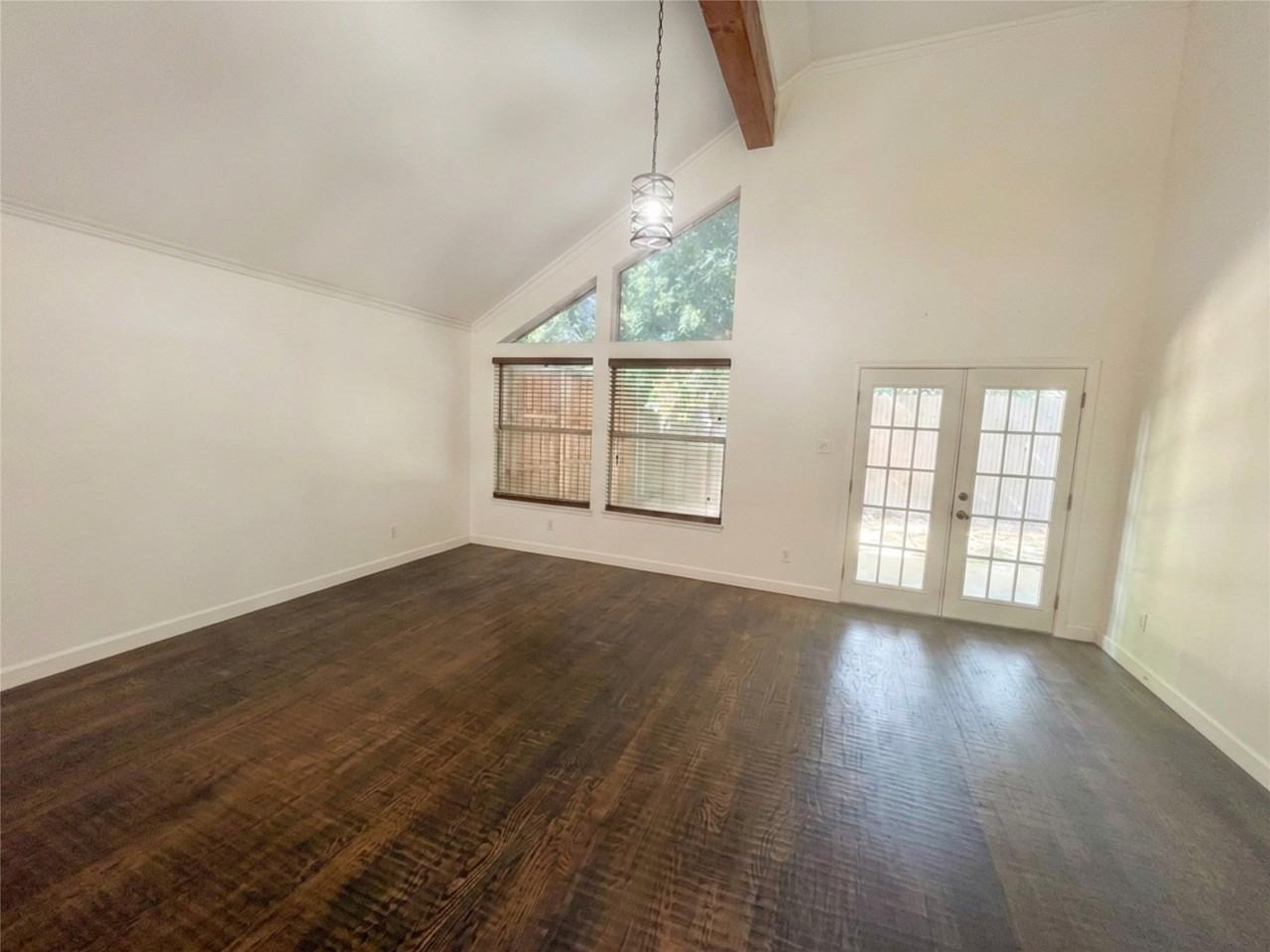 1404 Daffodil Ln - Photo 5 of 16