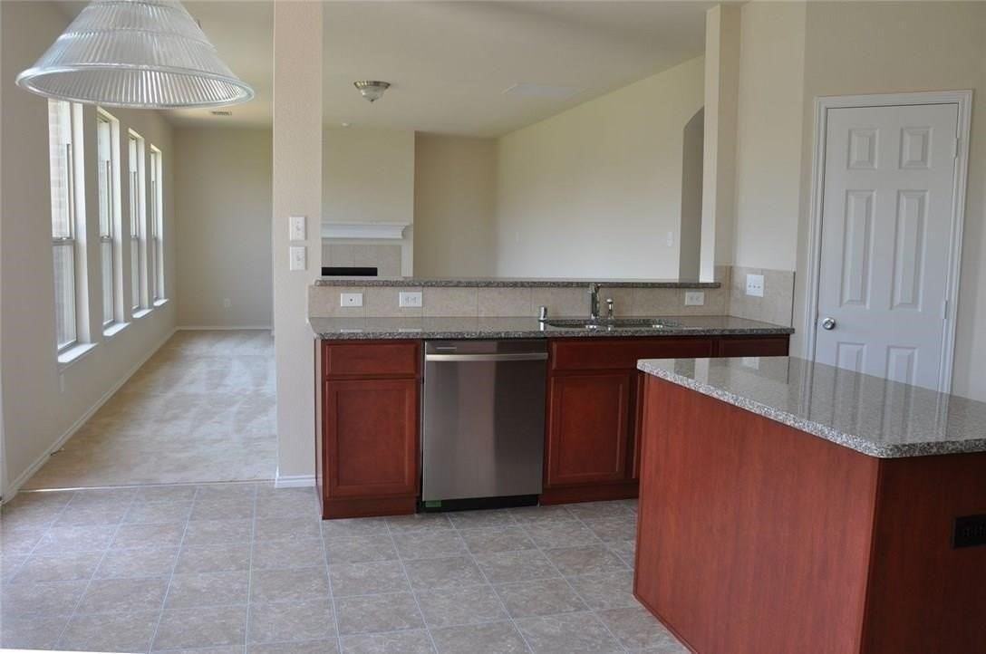 424 Cypress Hill Dr - Photo 4 of 16