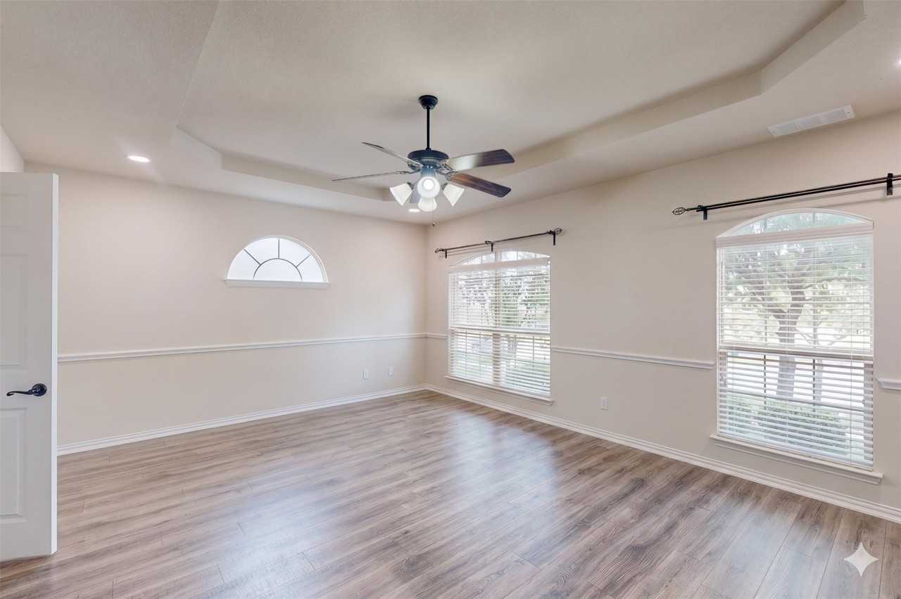 3563 Caruth Ln - Photo 4 of 40