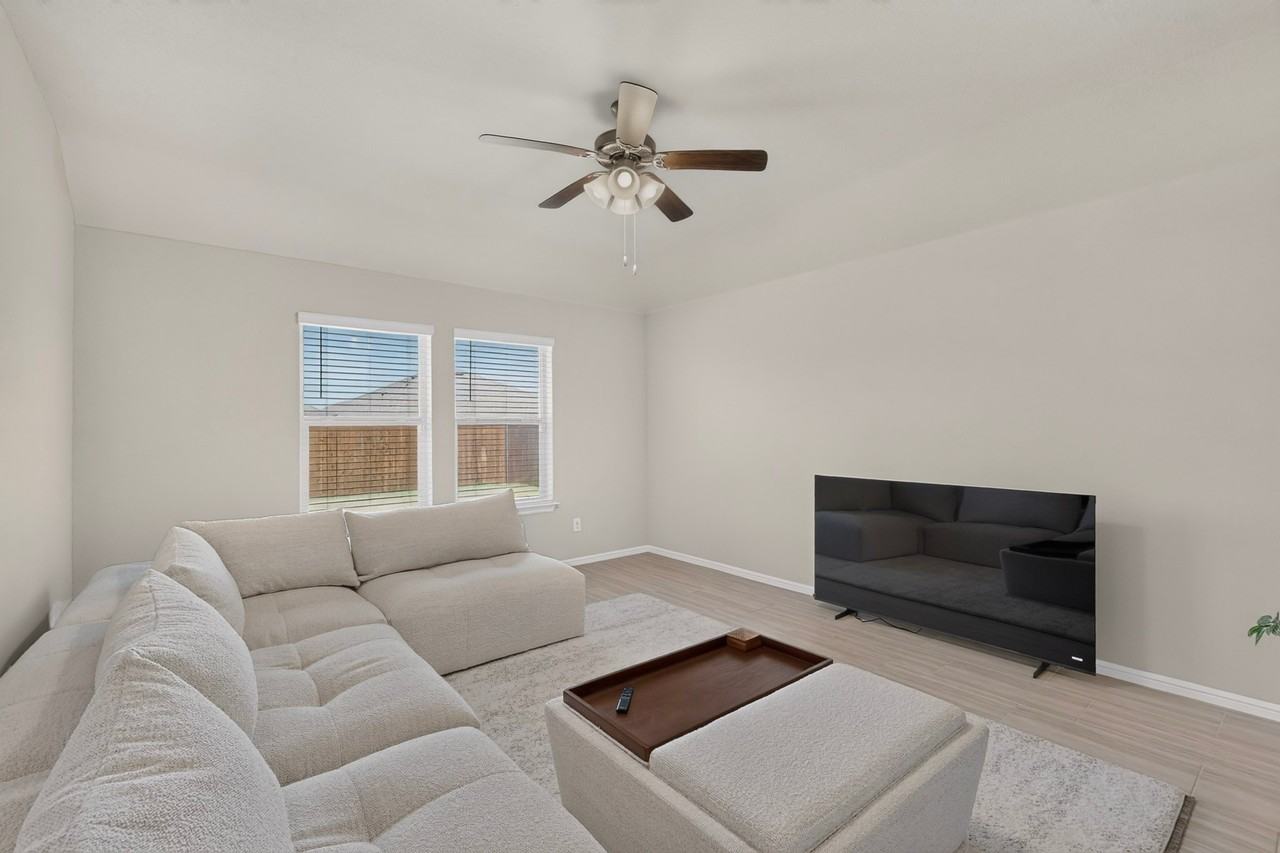 332 Pecos Dr - Photo 4 of 37
