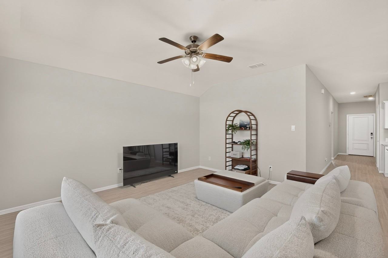 332 Pecos Dr - Photo 5 of 37