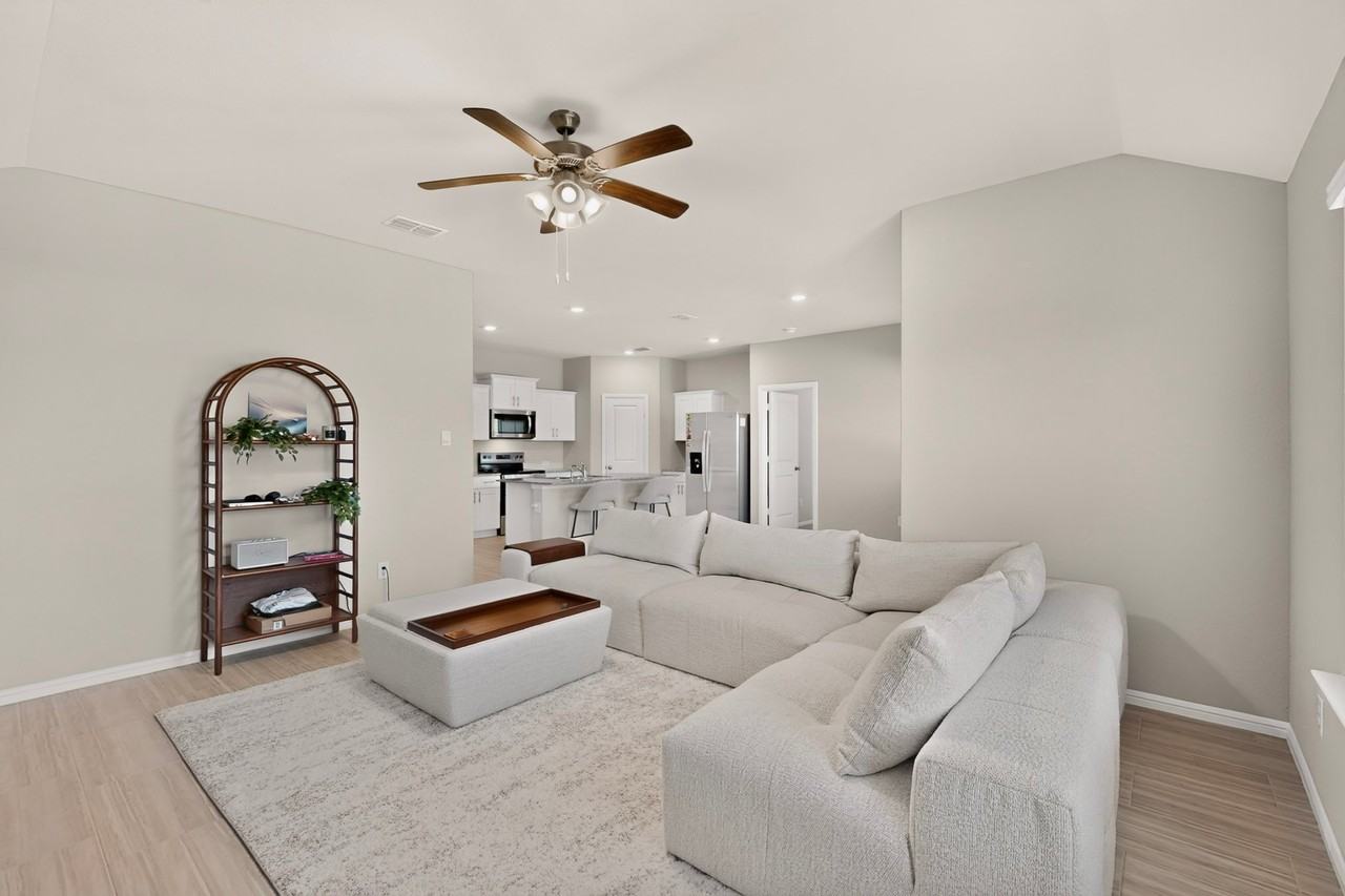 332 Pecos Dr - Photo 6 of 37