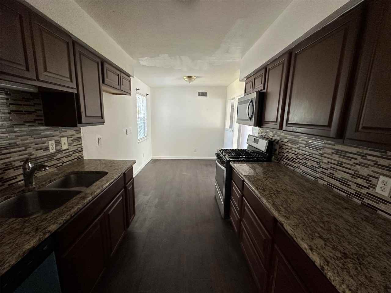 4612 Emerson St - Photo 2 of 12