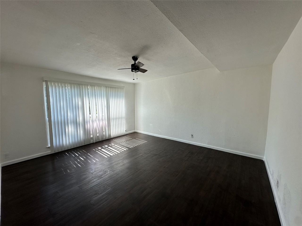 4612 Emerson St - Photo 3 of 12