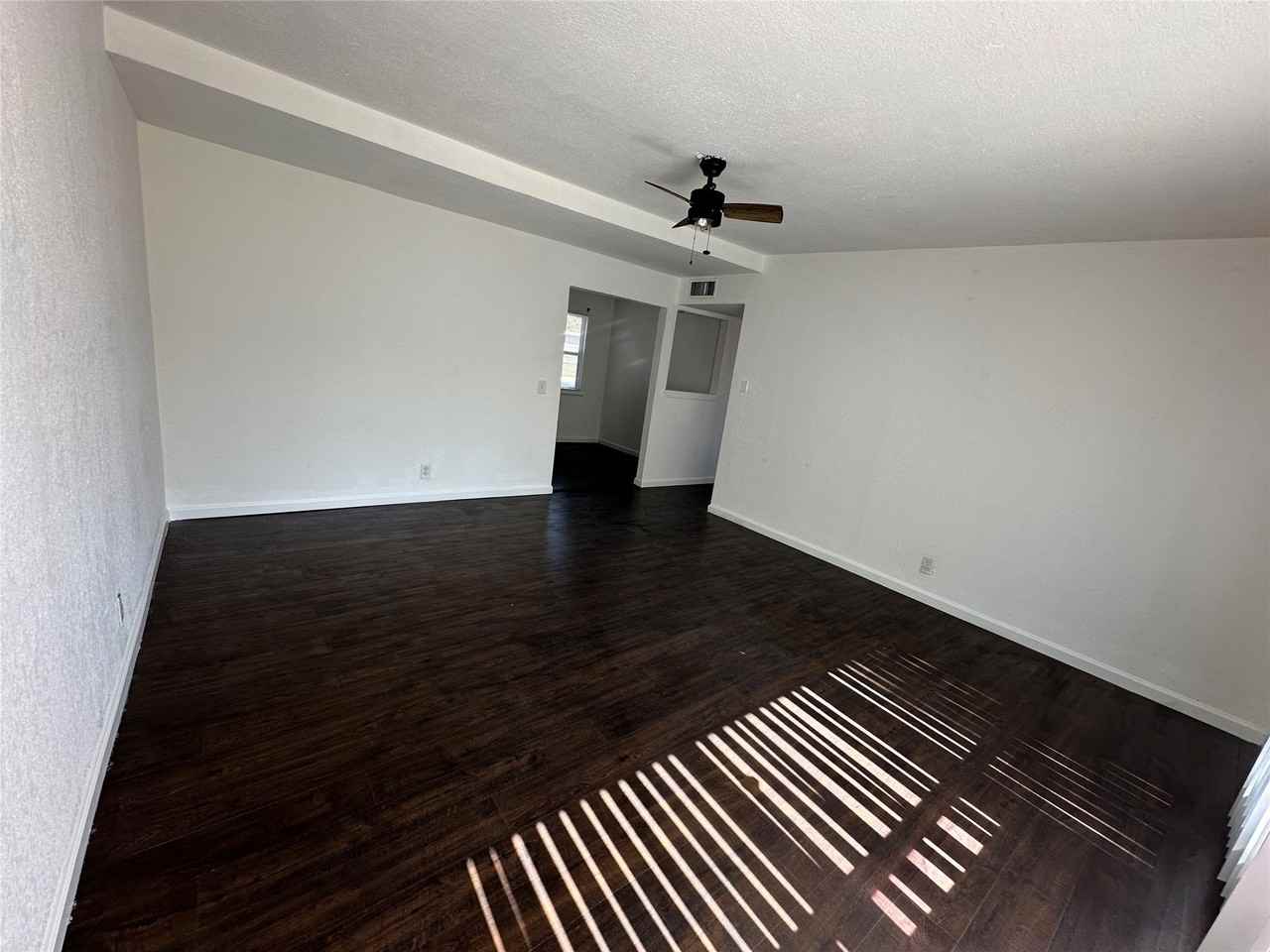 4612 Emerson St - Photo 4 of 12