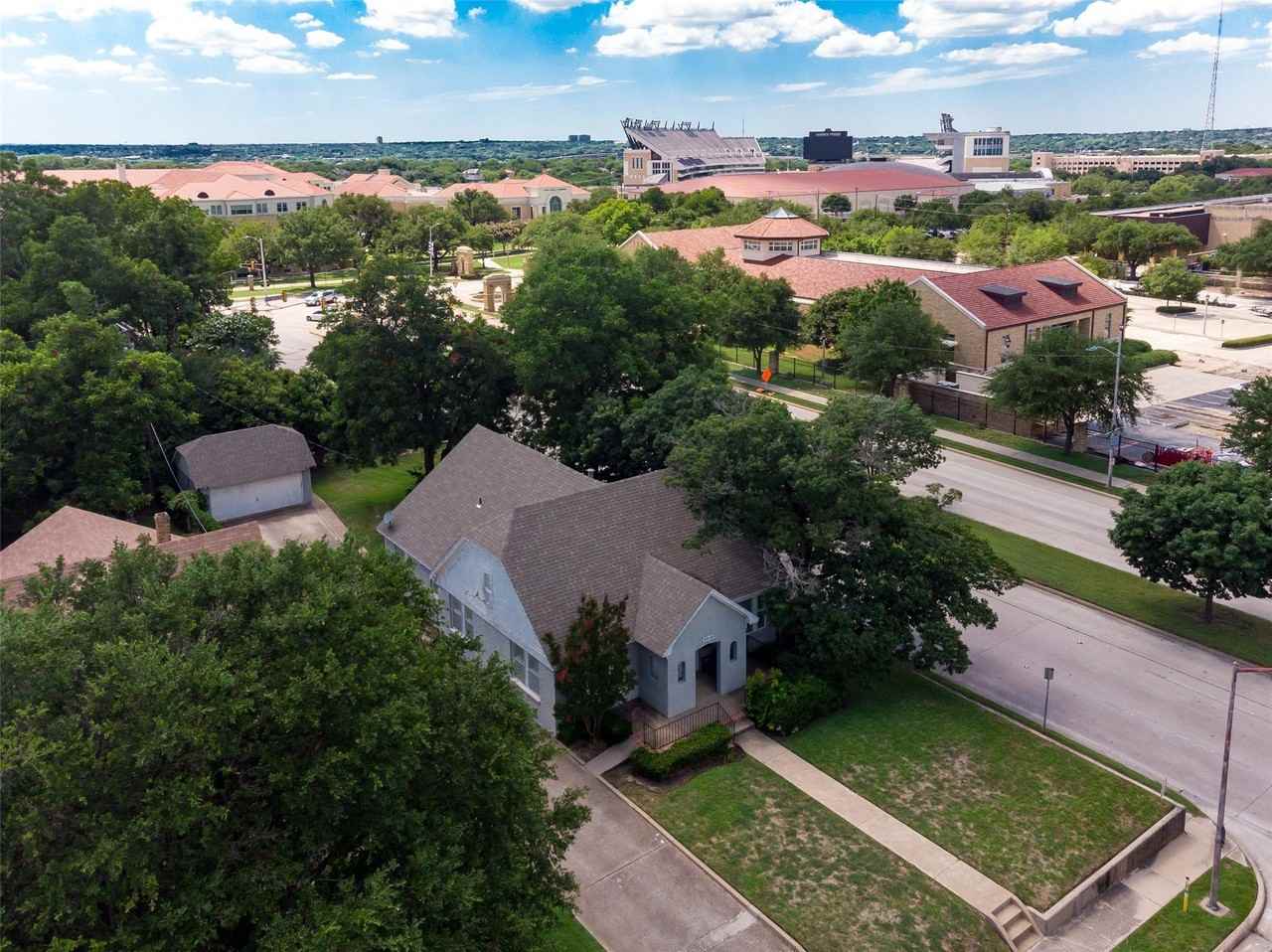 3100 Odessa Ave - Photo 4 of 40