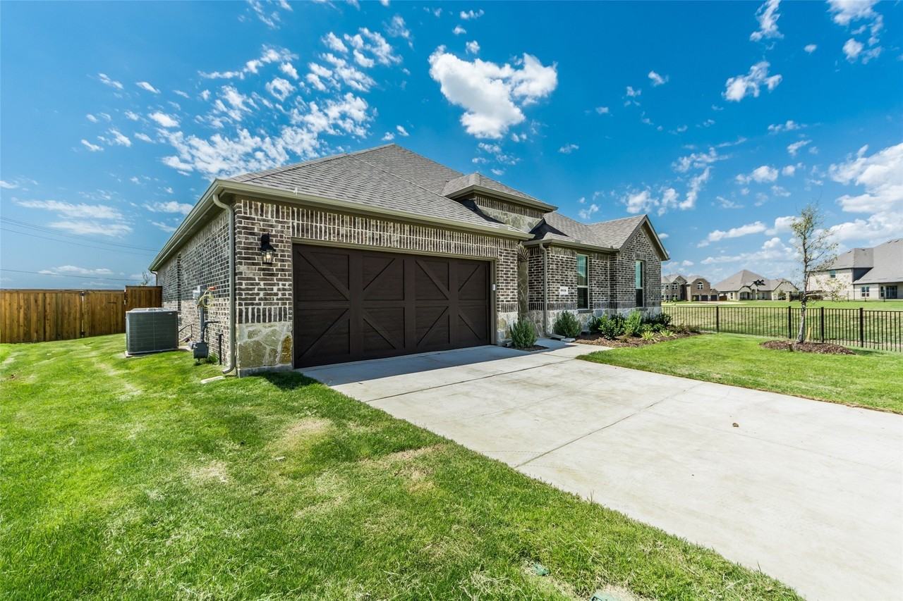 3018 Comal Ct - Photo 2 of 28