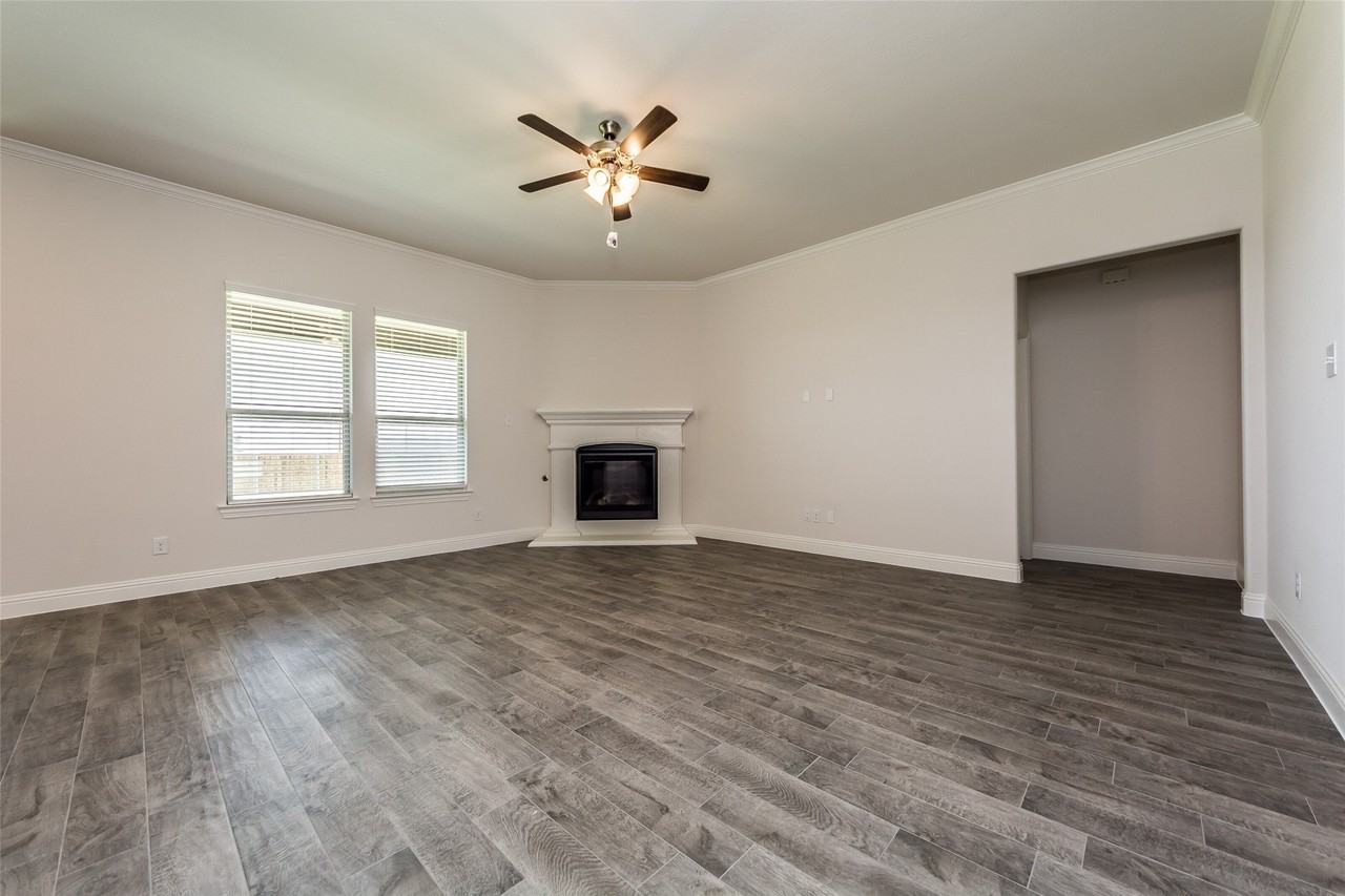 3018 Comal Ct - Photo 4 of 28