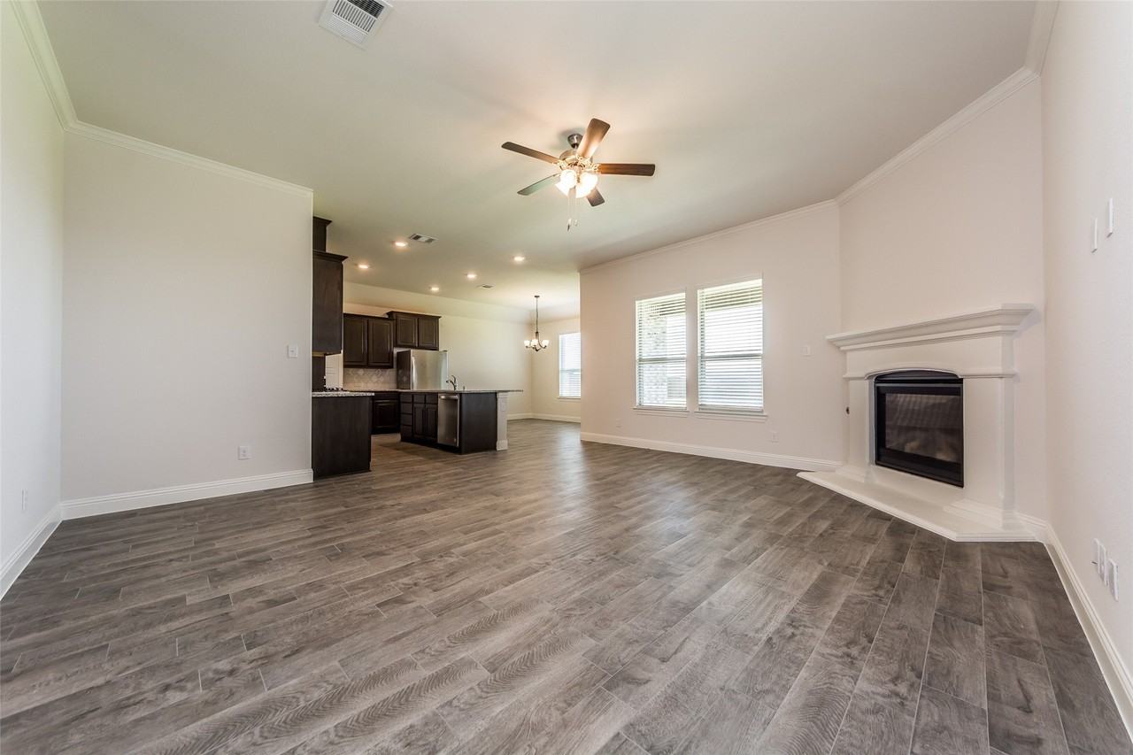 3018 Comal Ct - Photo 5 of 28