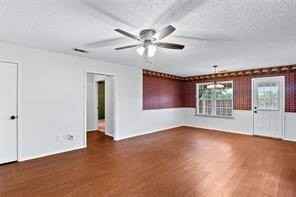 525 Baldwin St - Photo 6 of 19