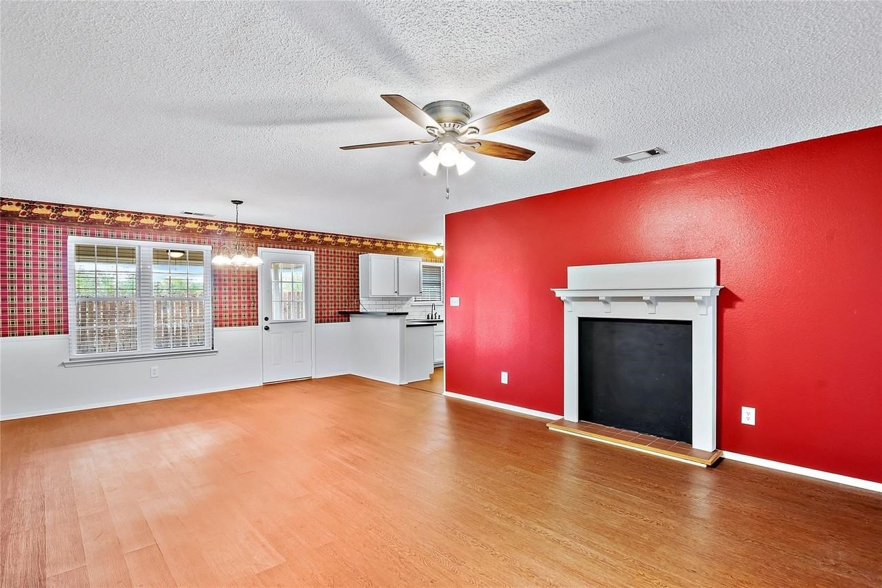 525 Baldwin St - Photo 7 of 19