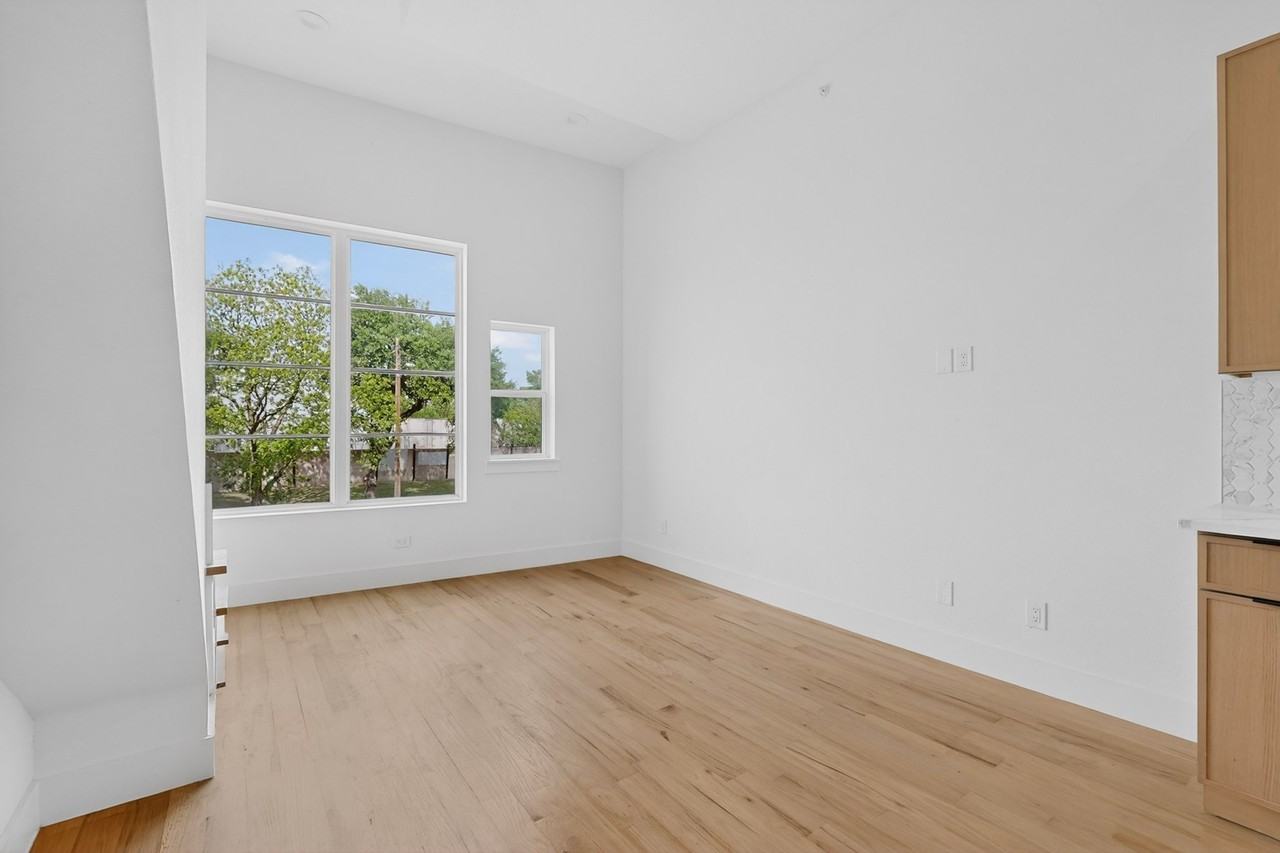2080 Kelly Ave #109 - Photo 5 of 17
