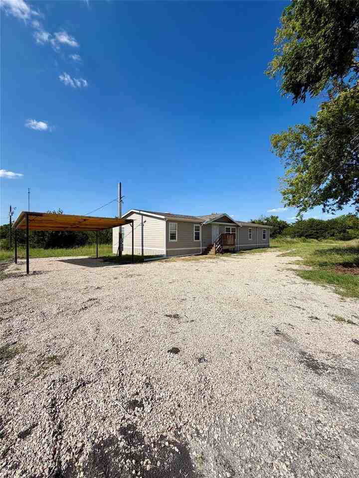 5698 County Road 2752 - Photo 2 of 24