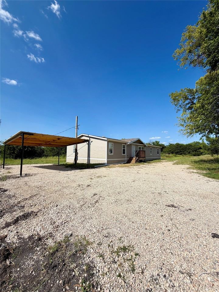 5698 County Road 2752 - Photo 3 of 24