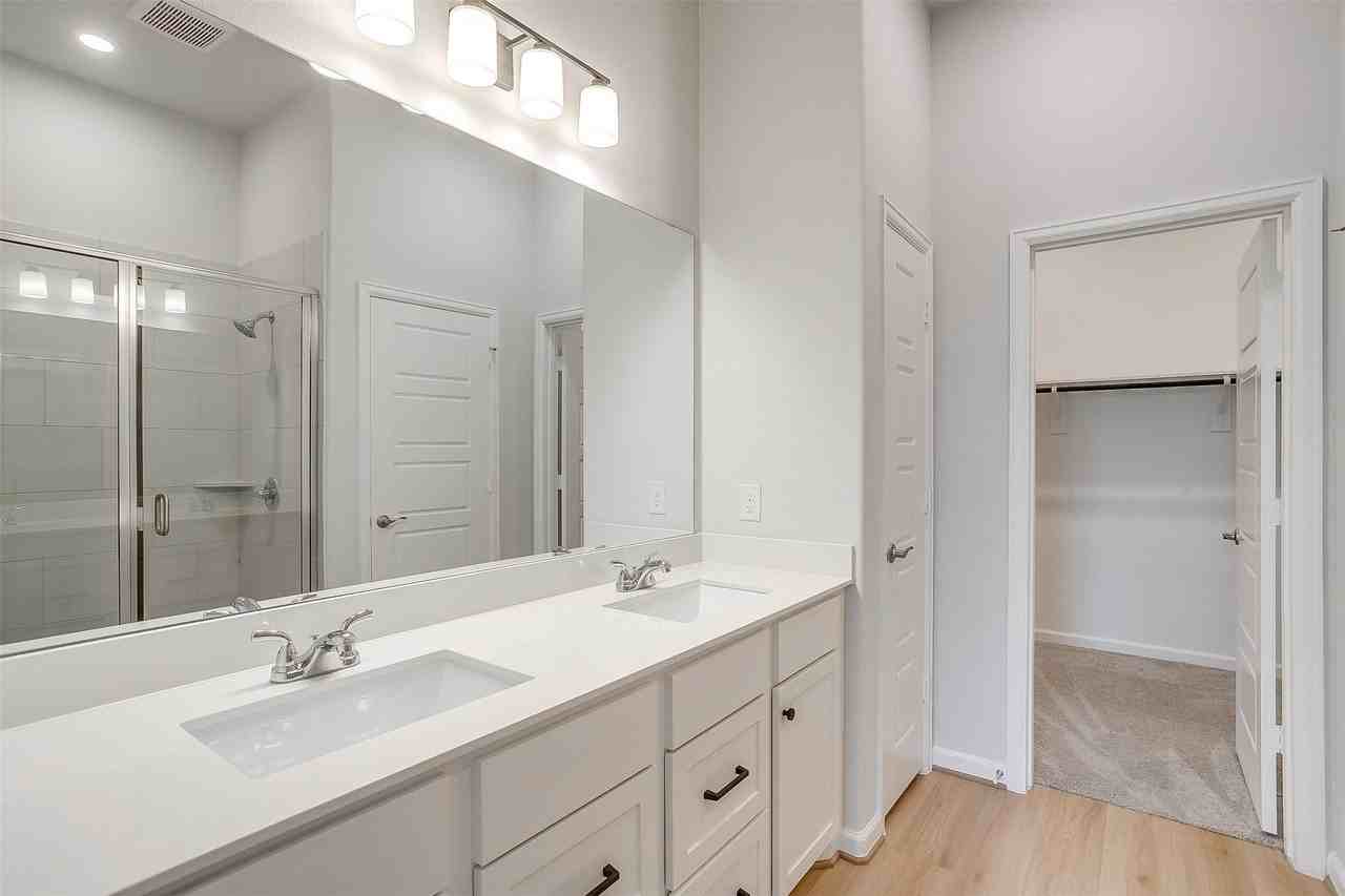10418 Palmera Rd - Photo 5 of 20