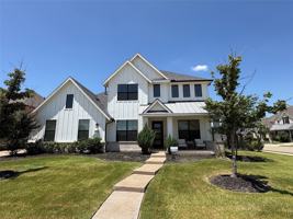 featured image of 1451 Maplewood Dr