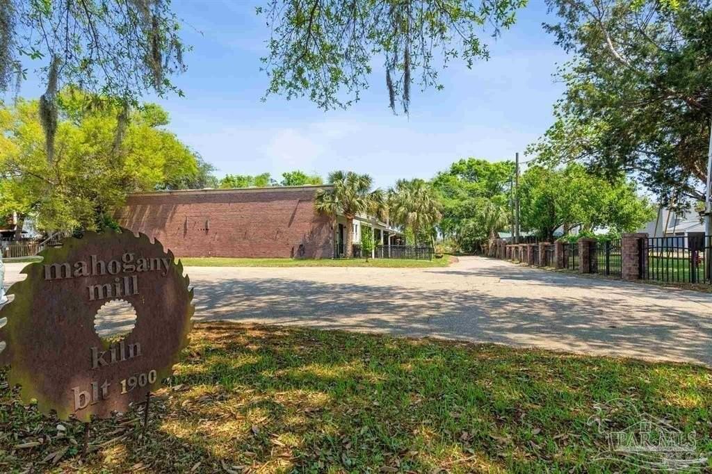 1261 Mahogany Mill Rd - Photo 2 of 21