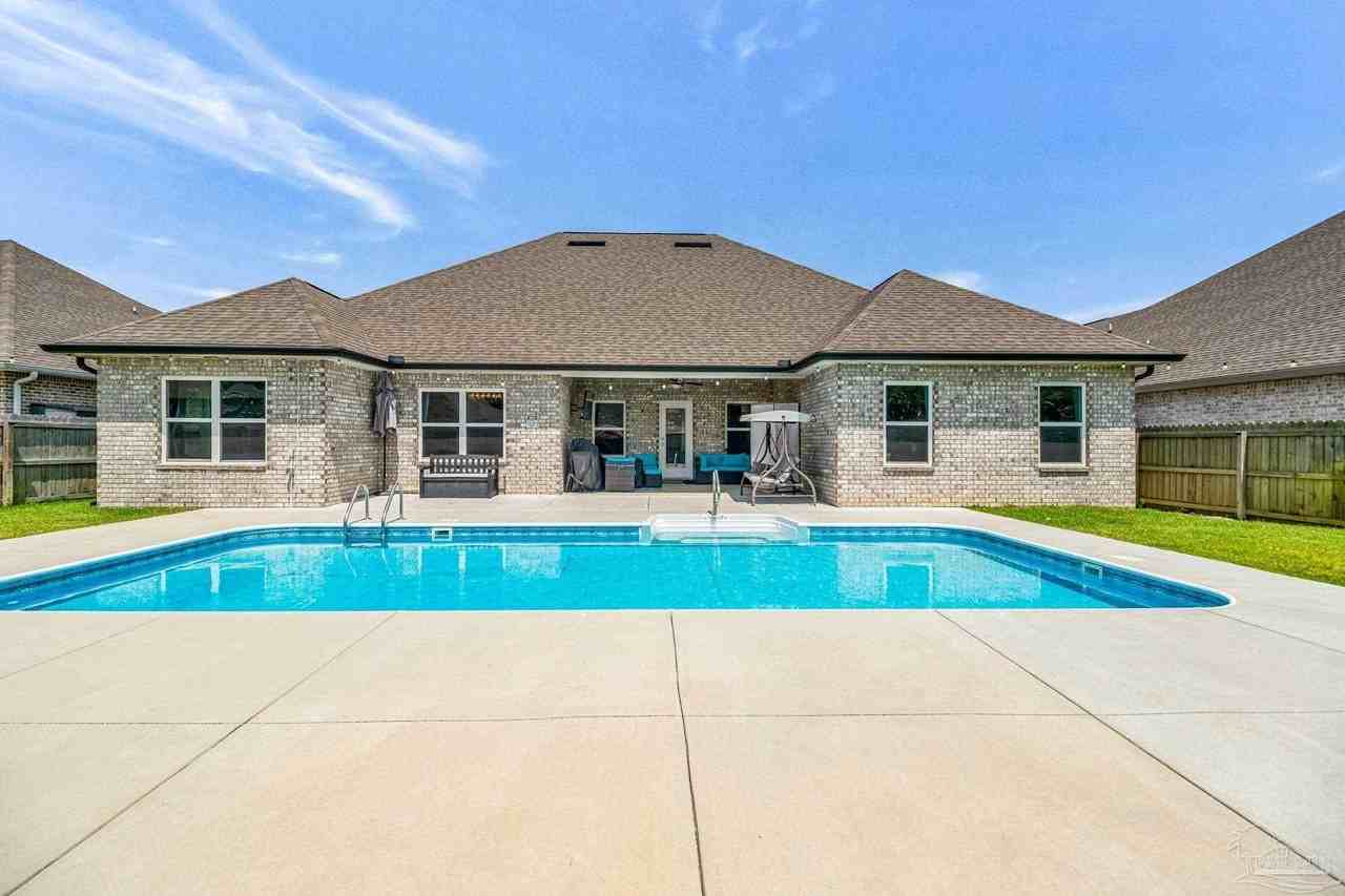 6076 Cherry Hill Cir - Photo 4 of 38
